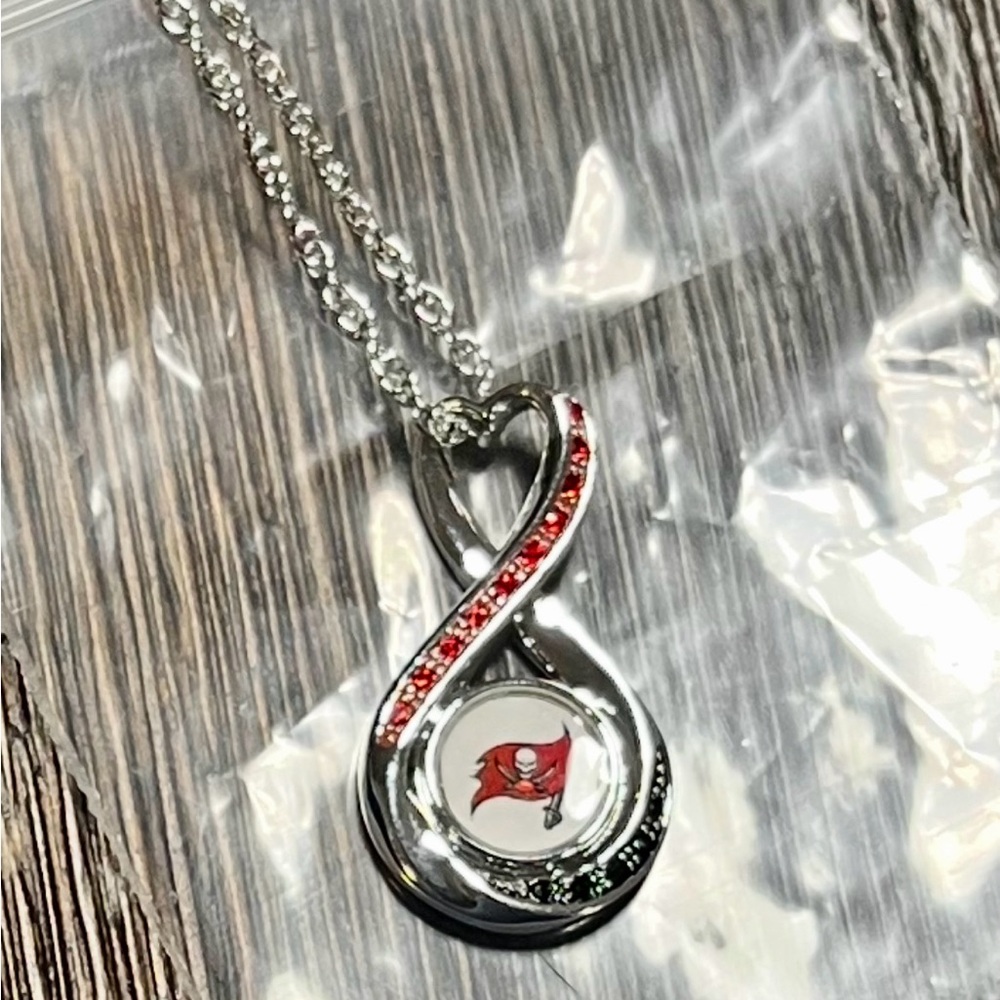 CUSTOM TAMPA BAY BUCCANEERS - The Bradford Exchange Infinity Necklace